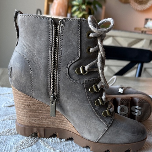 Sorel Joan of Artic Gray Lace-Up Wedge Boots - Picture 4 of 5
